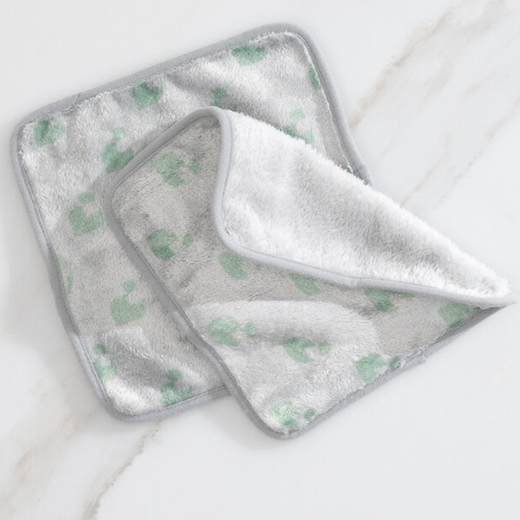 Norwex Makeup Remover Cloth, Leaf set of 2 - Picture 2 of 3